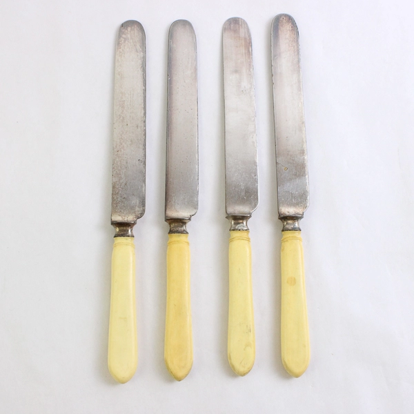 4 Antique Landers Frary & Clark Silver Plate Dinner Knives With Bakelite Handles