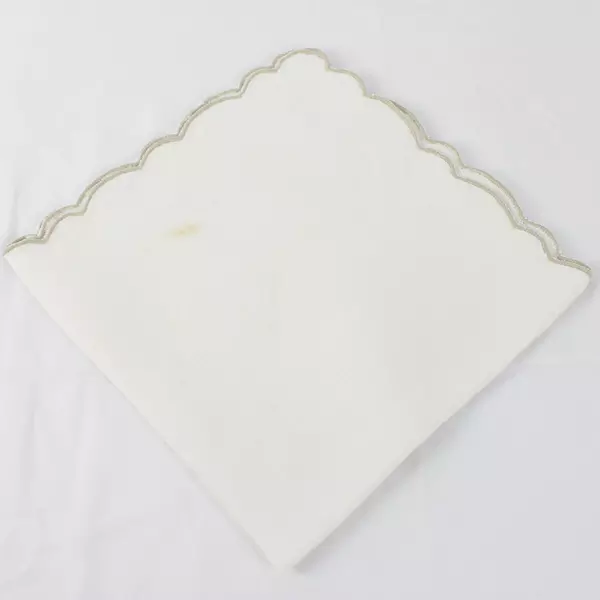 4 Vintage Floral Pattern Linen Napkins Embroidered Scalloped Edge 15" x 15"