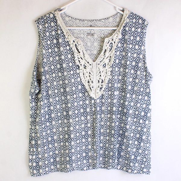 St. John's Bay White & Blue Diamond Pattern Tank Crochet Collar Women's XL