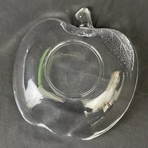Studio Nova Pomme Clear Glass Apple Shaped Bowl With Embossed Leaf