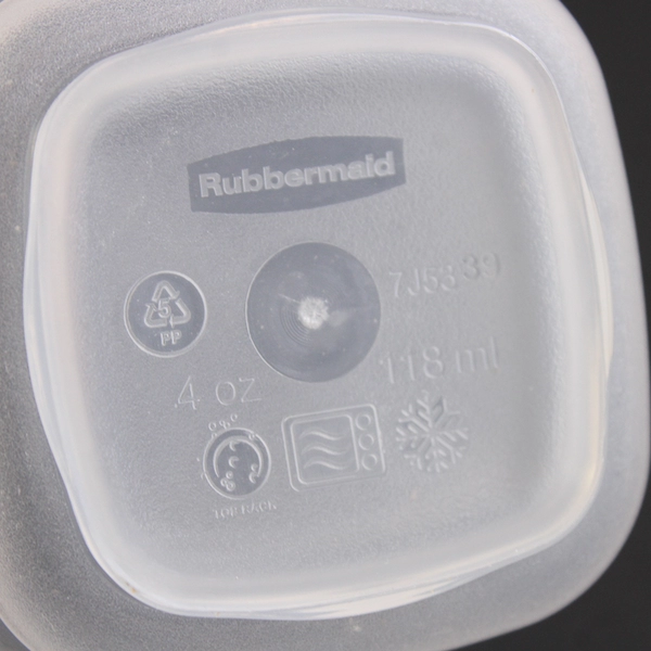 Lot of 6 Rubbermaid Easy Find 4 oz Containers 7J53 Green Lids