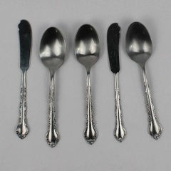 Lot of 5 International Silver Gigi Place Spoons & Butter Spreader 