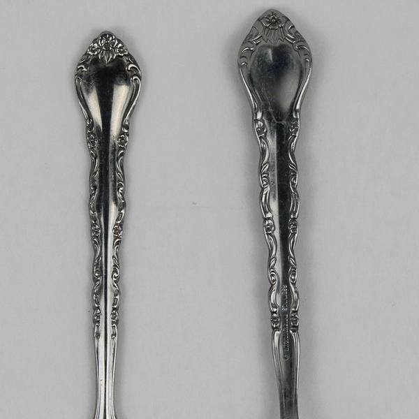 Lot of 5 International Silver Gigi Place Spoons & Butter Spreader 