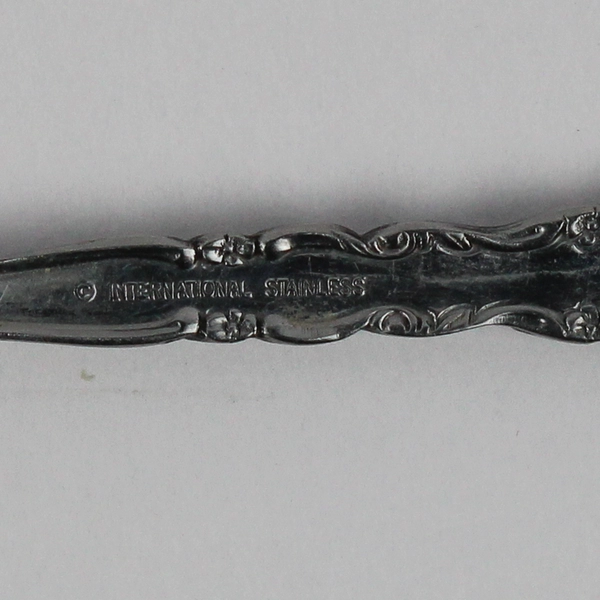 Lot of 5 International Silver Gigi Place Spoons & Butter Spreader 