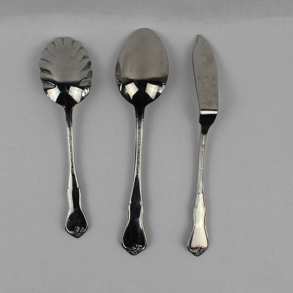 Lot Of 4 Reed & Barton Lattice Rose (Stainless) Flatware Spoon & Butter Knife