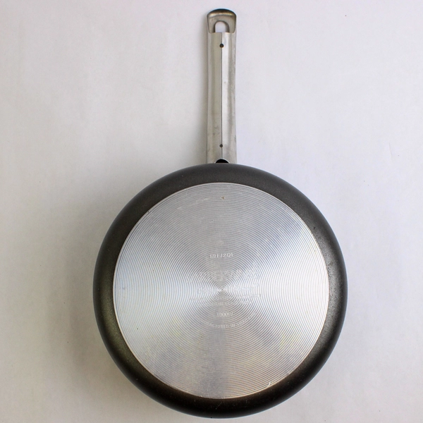 Farberware Cook 'N Ease Inside Outside Nonstick Aluminum 2 Qt Pot W/ Lid