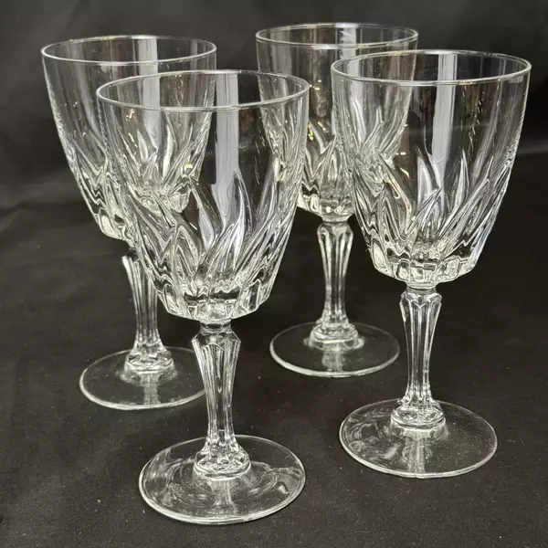 Set of 4 Cristal D'Arques Crystal Wine Glasses Flamenco Pattern 6 Inch