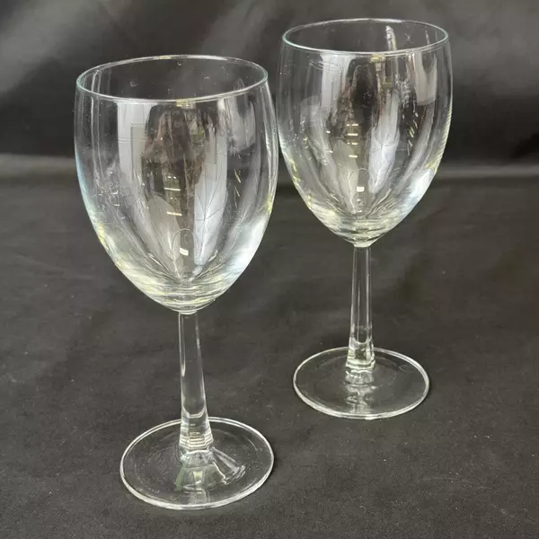 Set of 2 Luminarc Clear Crystal Wine Glasses 7 Inch Hexagon Stem