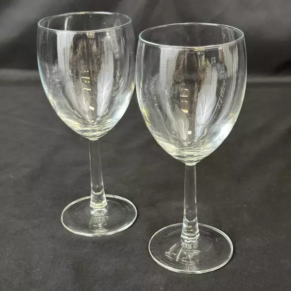 Set of 2 Luminarc Clear Crystal Wine Glasses 7 Inch Hexagon Stem