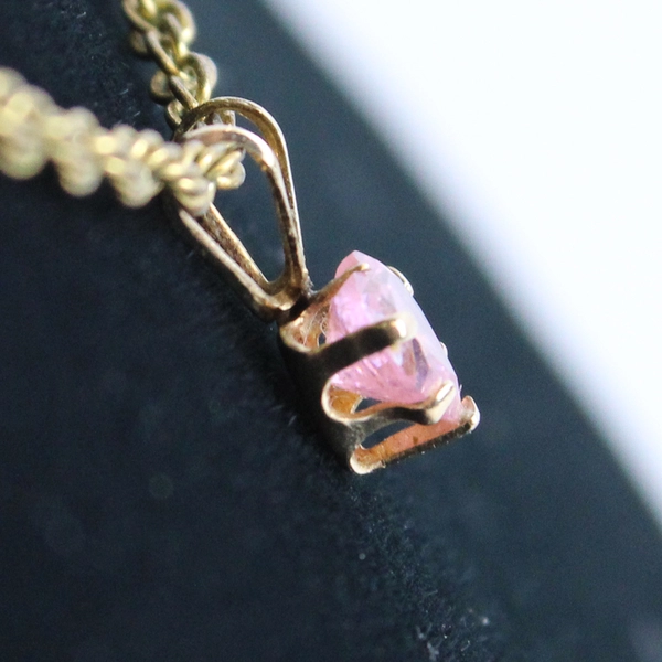 Unmarked Pink Heart Stone Gold-Tone Delicate Chain Necklace 16"