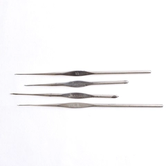 Lot of 4 Steel Crochet Hooks Sizes 8 10 11 13