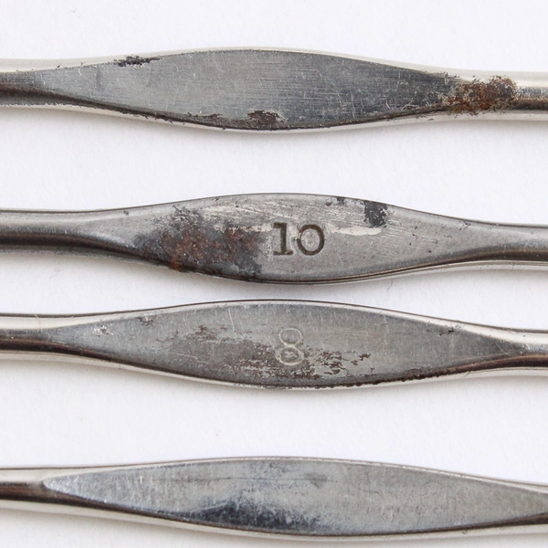 Lot of 4 Steel Crochet Hooks Sizes 8 10 11 13