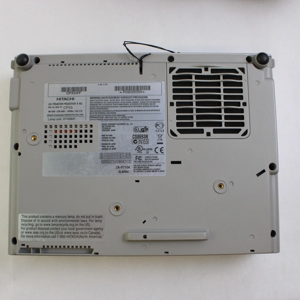 Hitachi 2500 ANSI Lumens 3.9 lbs XGA LCD Projector (CPX5) W/ Remote & Case