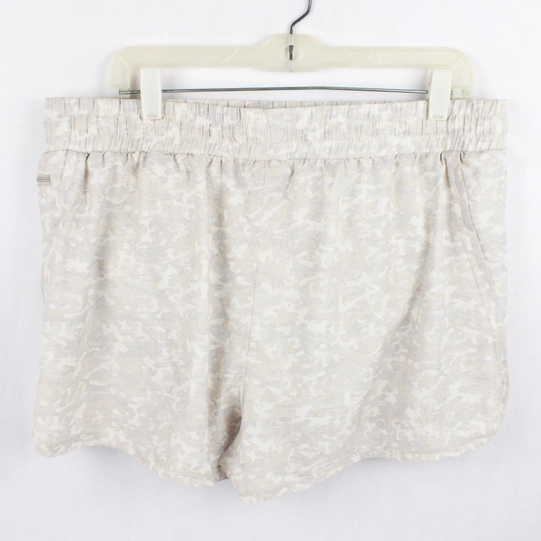 Avalanche Outdoor Supply Co. Beige Camo Activewear Shorts Women's Large