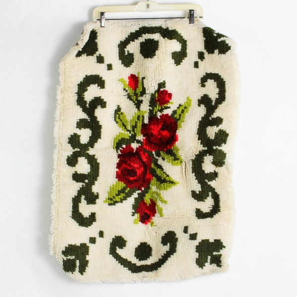 Handmade Red Green and Creme Rose Design Hooked Yarn Rug 22" x 32"