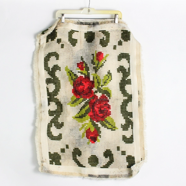 Handmade Red Green and Creme Rose Design Hooked Yarn Rug 22" x 32"