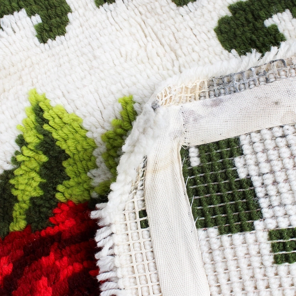 Handmade Red Green and Creme Rose Design Hooked Yarn Rug 22" x 32"