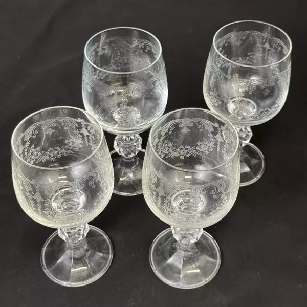Set of 4 Import Assoc Cascade Bohemia Crystal Clear Etched Wine Glasses