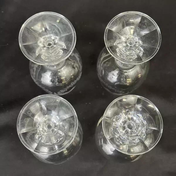 Set of 4 Import Assoc Cascade Bohemia Crystal Clear Etched Wine Glasses