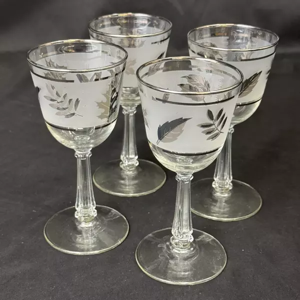 Set Of 4 Mid Century Modern Libbey Silver Leaf Wine Glasses 5.75 Inch
