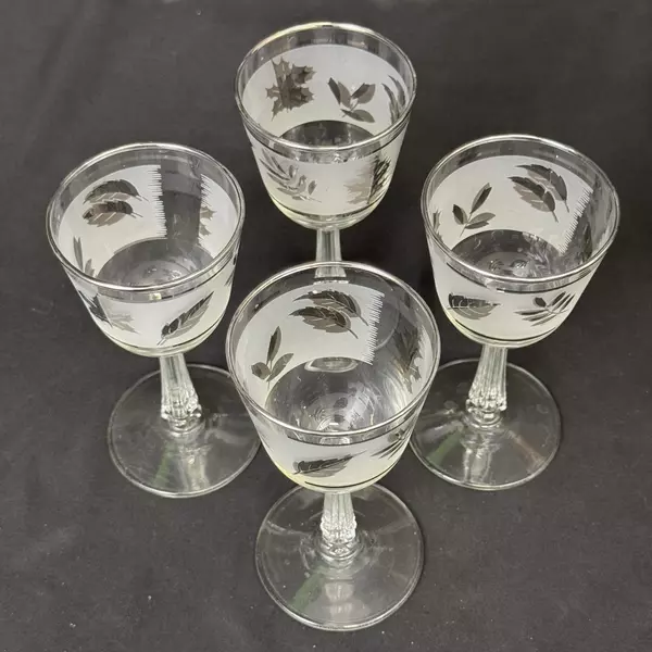 Set Of 4 Mid Century Modern Libbey Silver Leaf Wine Glasses 5.75 Inch