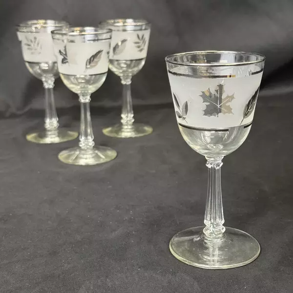 Set Of 4 Mid Century Modern Libbey Silver Leaf Wine Glasses 5.75 Inch