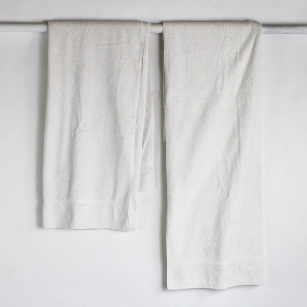 Set of 2 Dundee Plain White Cotton Bath Towels Flawed
