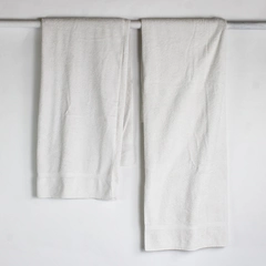 Set of 2 Dundee Plain White Cotton Bath Towels Flawed