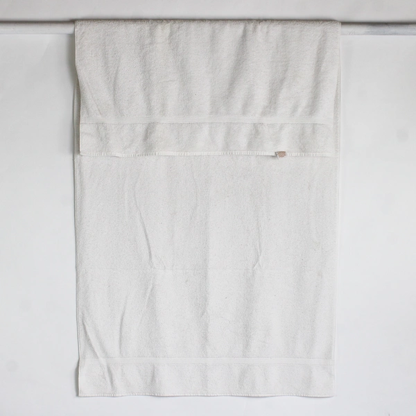 Set of 2 Dundee Plain White Cotton Bath Towels Flawed