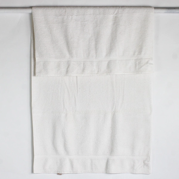 Set of 2 Dundee Plain White Cotton Bath Towels Flawed