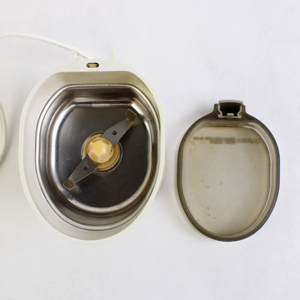 UL Black & Decker Electric Blade Coffee Bean Mill/Grinder Cat. No. CBM-1 Type 1