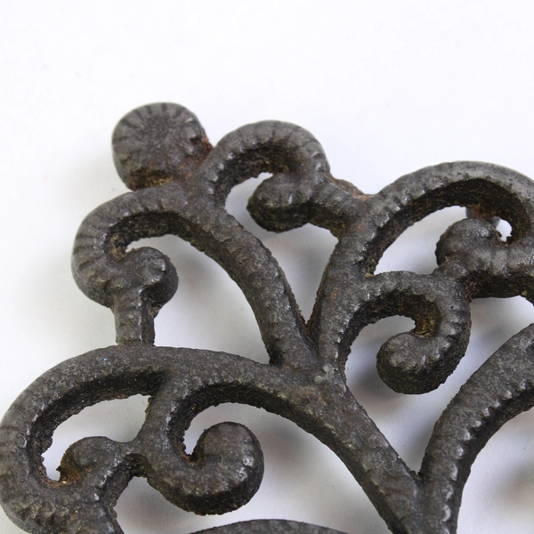 Vintage Unbranded Footed Cast Iron Trivet Hot Plate 8.75" x 5.5"