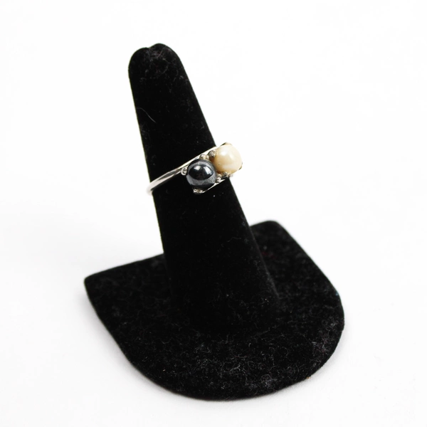 Women's Size 7 Sterling Silver And Pearl Ring Signed