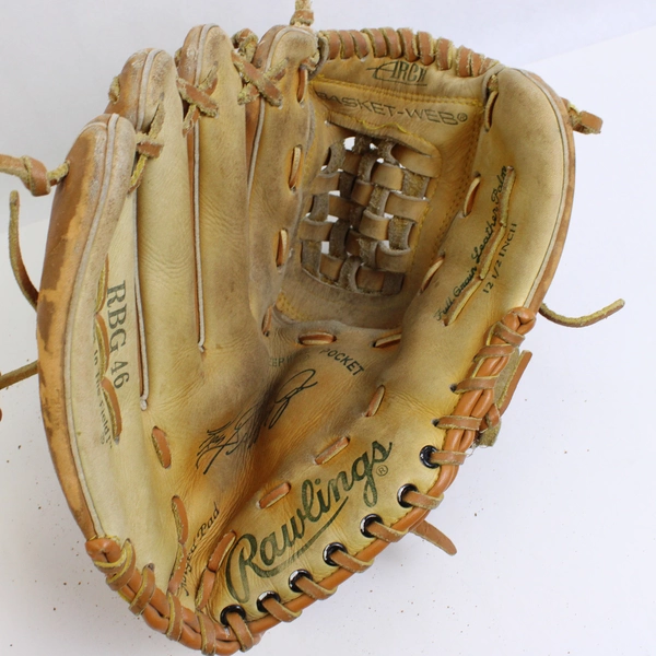 Rawlings RBG46 Ken Griffey Jr Deep Well Pocket Baseball Glove 12-1/2 in. RHT
