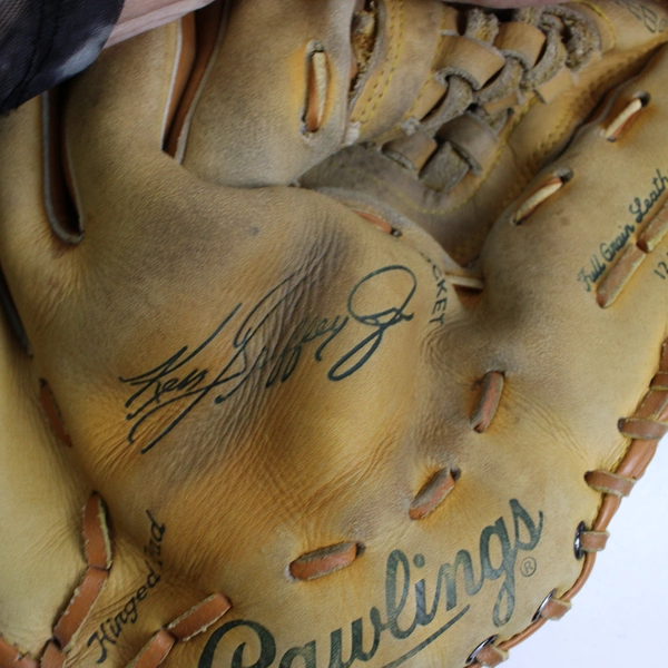 Rawlings RBG46 Ken Griffey Jr Deep Well Pocket Baseball Glove 12-1/2 in. RHT