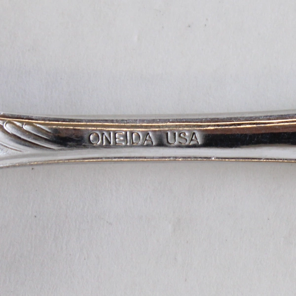 Set of 4 Oneida Camber Stainless Steel Oval Soup Spoons