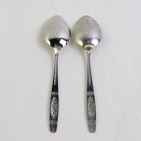 Set of 2 Oneida Rose Pendant Stainless Steel Oval 7" Soup Spoons