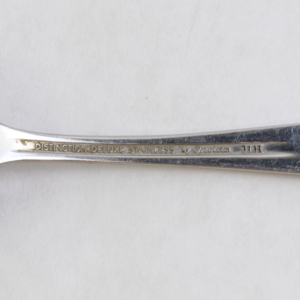 Set of 2 Oneida Rose Pendant Stainless Steel Oval 7" Soup Spoons