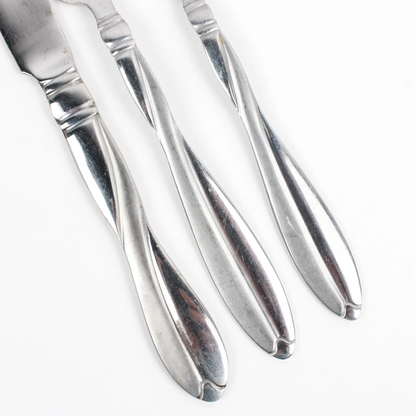 Lot Of 5 International Silver Modern Twist (Stainless, Frosted) Knives & 2 Forks