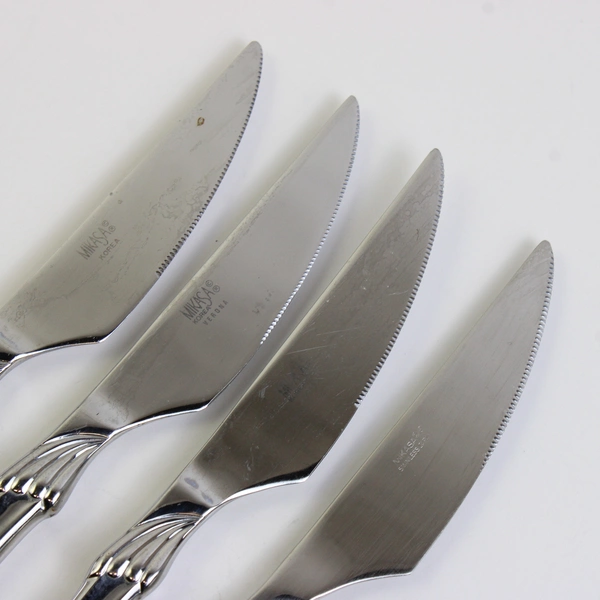 Set of 4 Mikasa Verona Stainless Steel Solid Dinner Knives