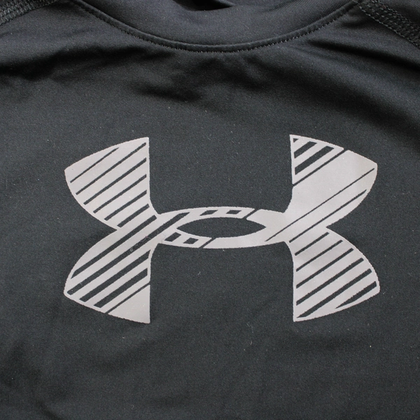 Under Armour Black Long-Sleeve Fitted Rash Guard Youth Boys' Small
