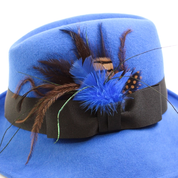 Vintage Uno Alla Volta Women's Blue Felt Fedora Hat Feather Accent