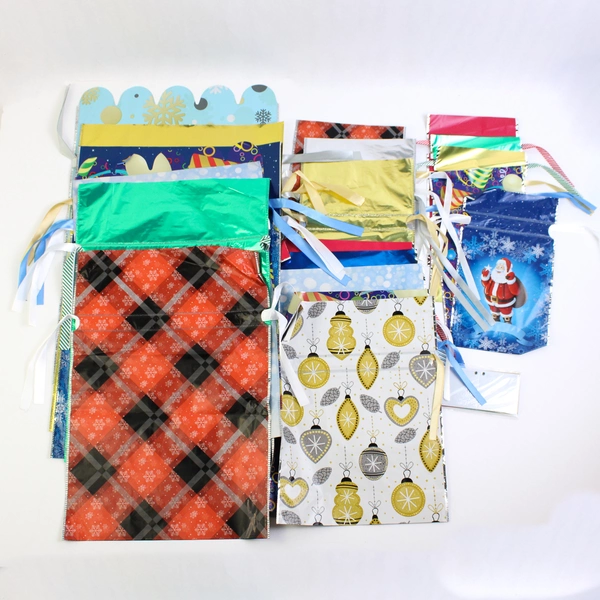 Lot of 20 Plastic Christmas Holiday Drawstring Gift Bags Various Sizes