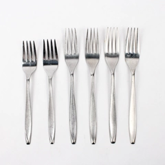 Lot 6 International Silver Nassau Flatware 4 Normal Forks & 2 Salad Forks