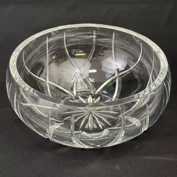 Round Heavy Lead Crystal Bowl Floral Starburst Pattern 7.5 Inch
