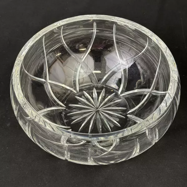 Round Heavy Lead Crystal Bowl Floral Starburst Pattern 7.5 Inch