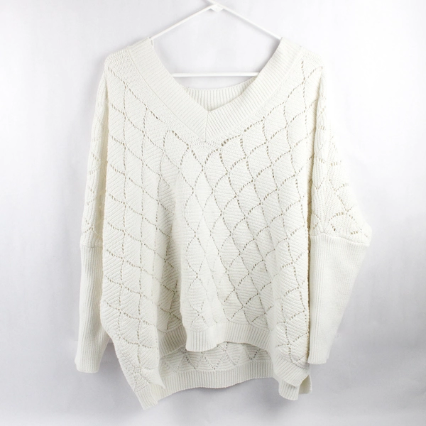 Miracle White V-Neck Oversized Knit Sweater Women's Size M/L