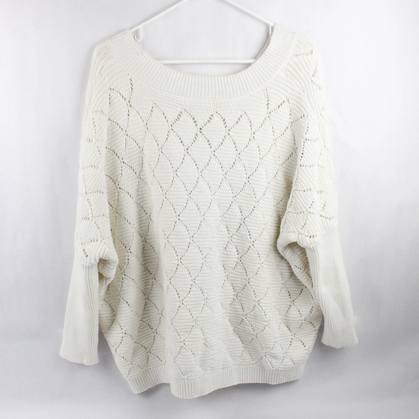 Miracle White V-Neck Oversized Knit Sweater Women's Size M/L