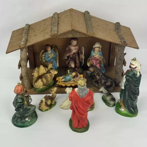 Vintage 16-Piece Nativity Set Pieces Made In Italy And Japan