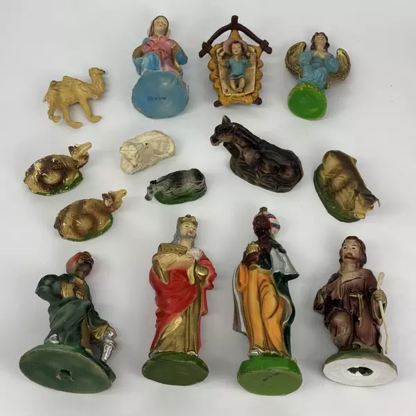 Vintage 16-Piece Nativity Set Pieces Made In Italy And Japan